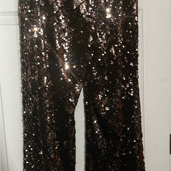 Gabrielle Union Gold Sequin holiday pants - Picture 5 of 11